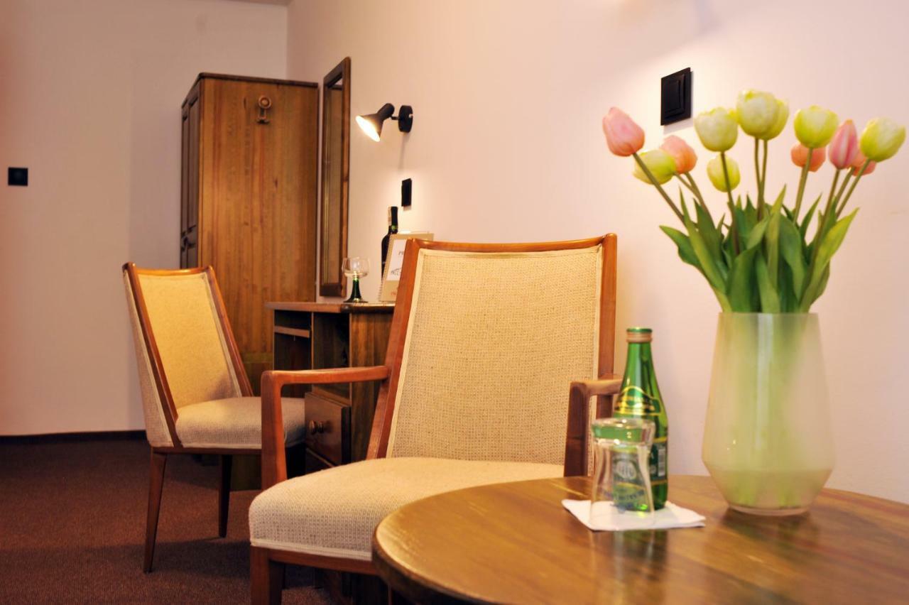 Hotel Protea Boleslawiec Exteriör bild
